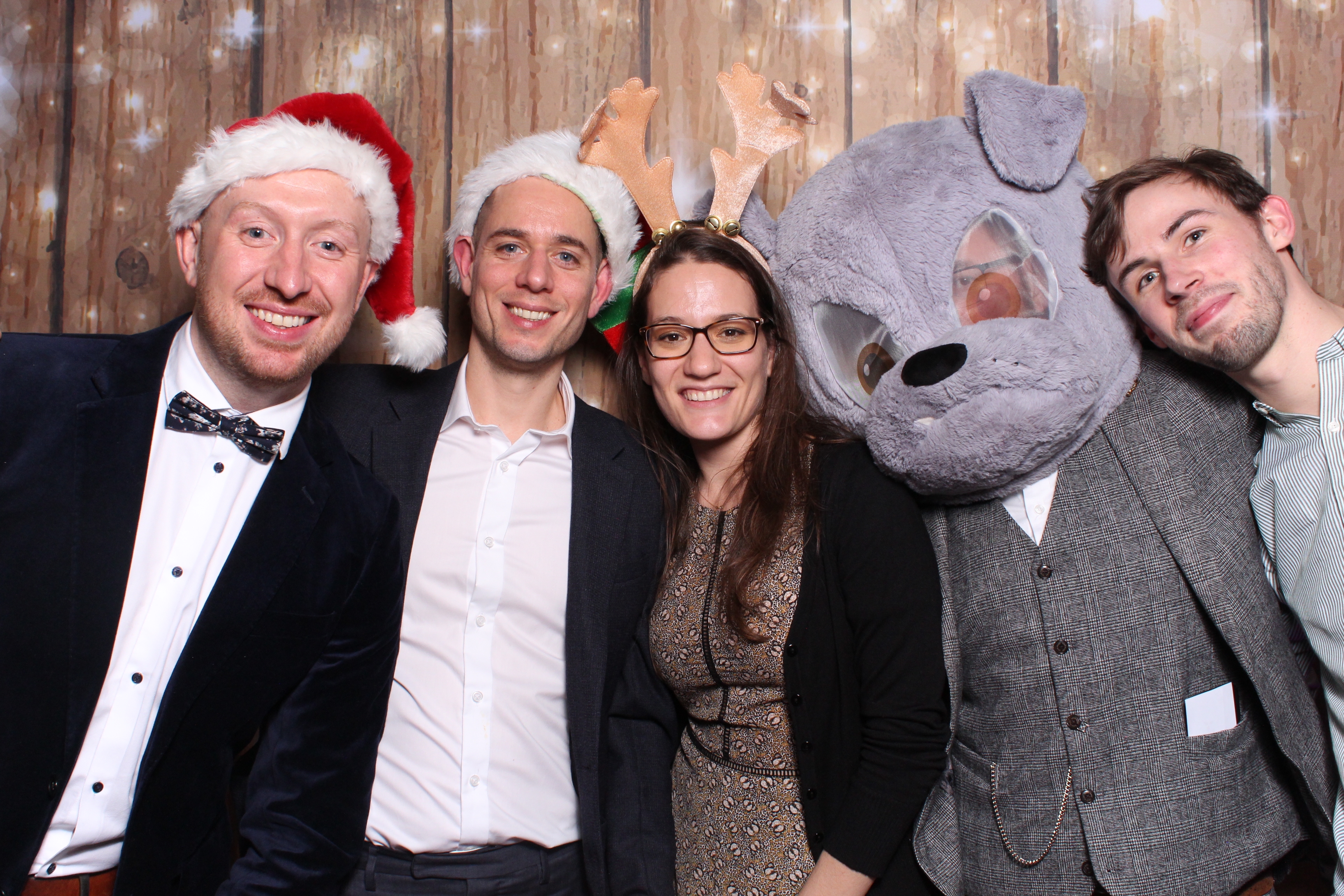 Tes Christmas party  | View more photos from the event at gallery.magicimages.uk/u/MagicImages/Tes-Christmas-party